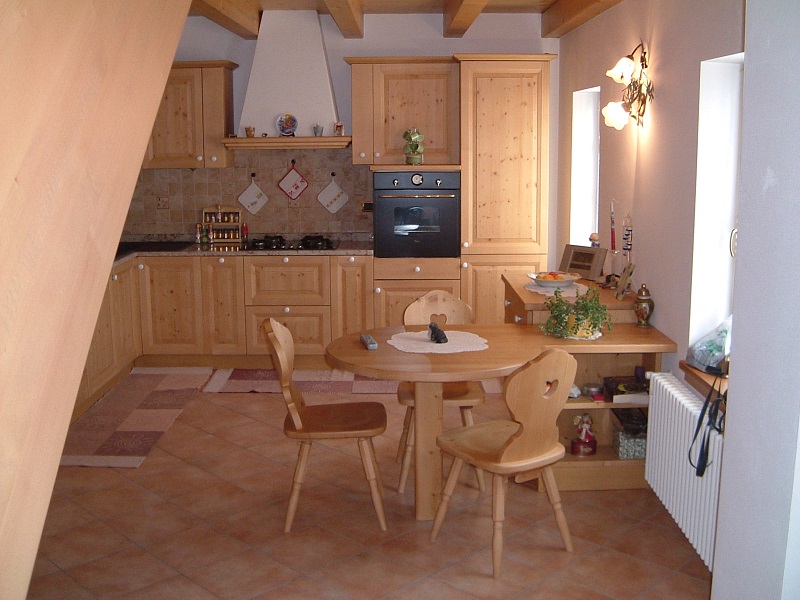 Sala cucina tipica in legno